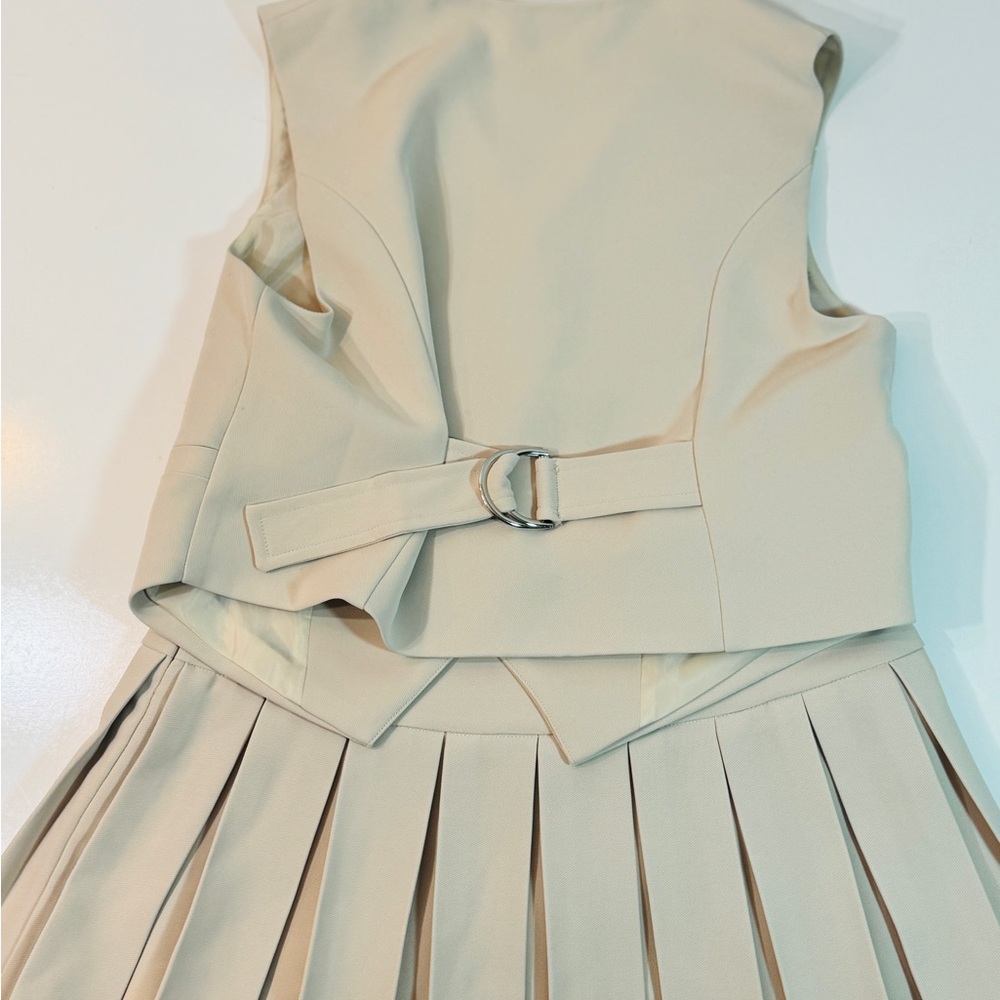 Size 4 Peppermayo Beige Pleated Skirt and Vest Set - Picture 2 of 2